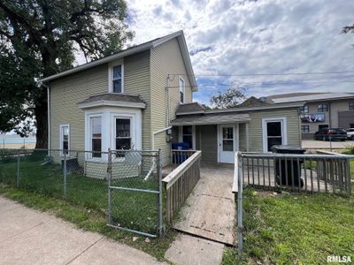 1002 W 5 Th Street, House other with 3 bedrooms, 1 bathrooms and null parking in Davenport IA | Image 2