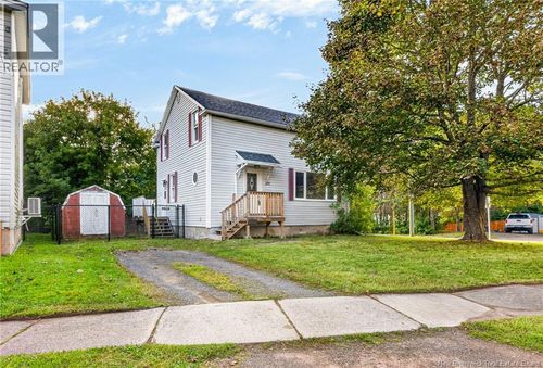 210 Broadway St, Moncton, NB, E1A3Y4 | Card Image