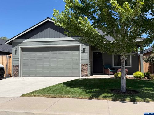 2955 Nw Hemlock Ln, Redmond, OR, 97756 | Card Image