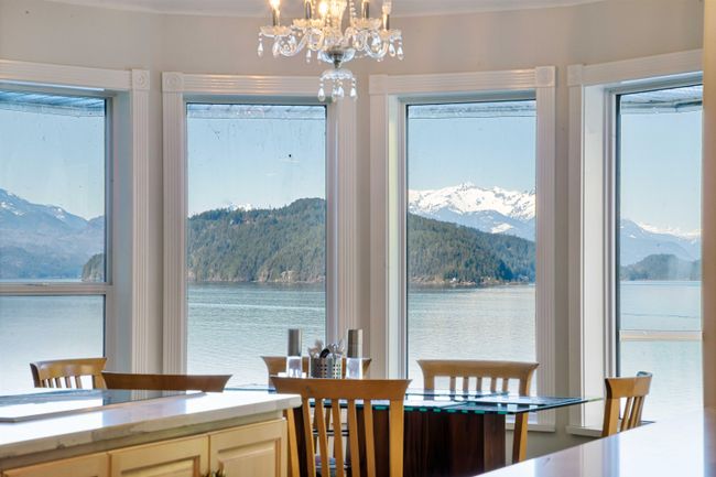 7209 Rockwell Drive, House other with 6 bedrooms, 4 bathrooms and 6 parking in Harrison Hot Springs BC | Image 3