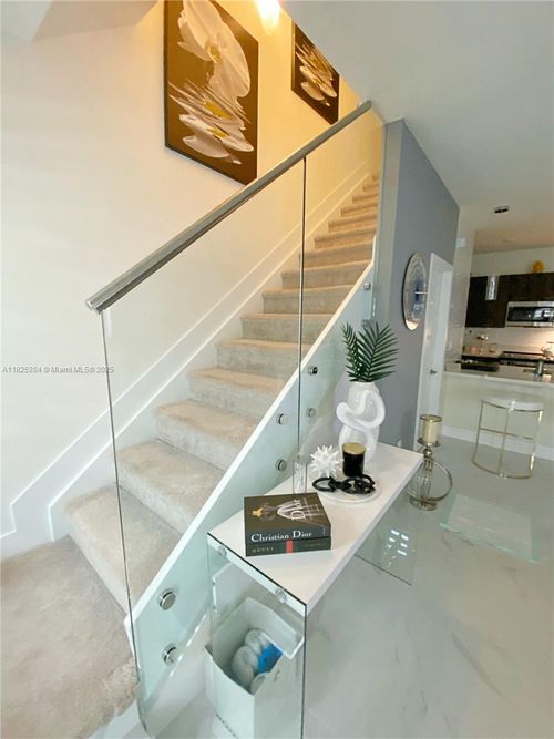 4680-4680 Nw 83rd Path, Doral, FL, 33166-5396 | Card Image