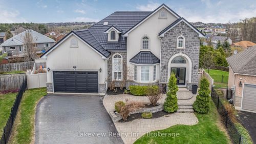 31 Cleopatra Crt, Orillia, ON, L3V7Y7 | Card Image