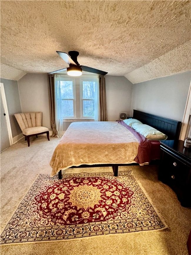 Upstairs Bedroom | Image 18