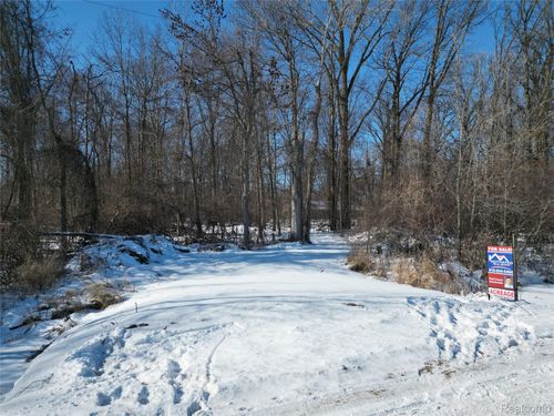 197 N Cotter Rd, Essexville, MI, 48732-9760 | Card Image