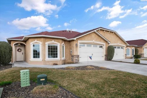 9309 Majestia Ln, Pasco, WA, 99301-5186 | Card Image