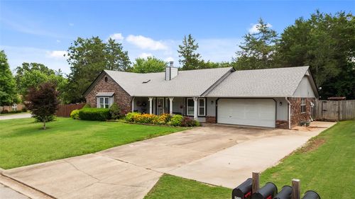 2570 N Sheffield Pl, Fayetteville, AR, 72703-4332 | Card Image