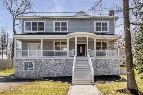 5 Cottage St, Nahant, MA, 01908-1429 | Card Image