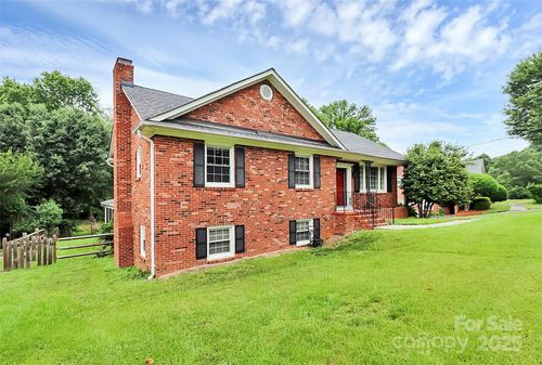 6908 Lancer Dr, Charlotte, NC, 28226-7612 | Card Image