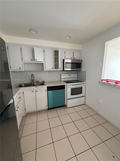a-526-16950 W Dixie Hwy, North Miami Beach, FL, 33160-3777 | Card Image