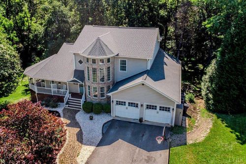 802 Lake Vista Dr, Forest, VA, 24551-2056 | Card Image