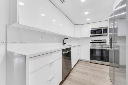 214-300 Bayview Dr, Sunny Isles Beach, FL, 33160-4773 | Card Image
