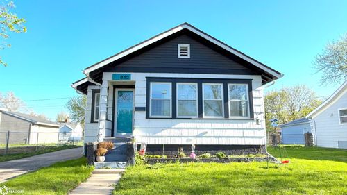 812 10th St Ne, Mason City, IA, 50401-2420 | Card Image