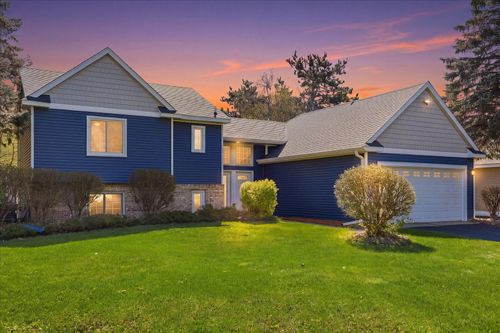 512 Hyde Ave N, Mahtomedi, MN, 55115-2261 | Card Image