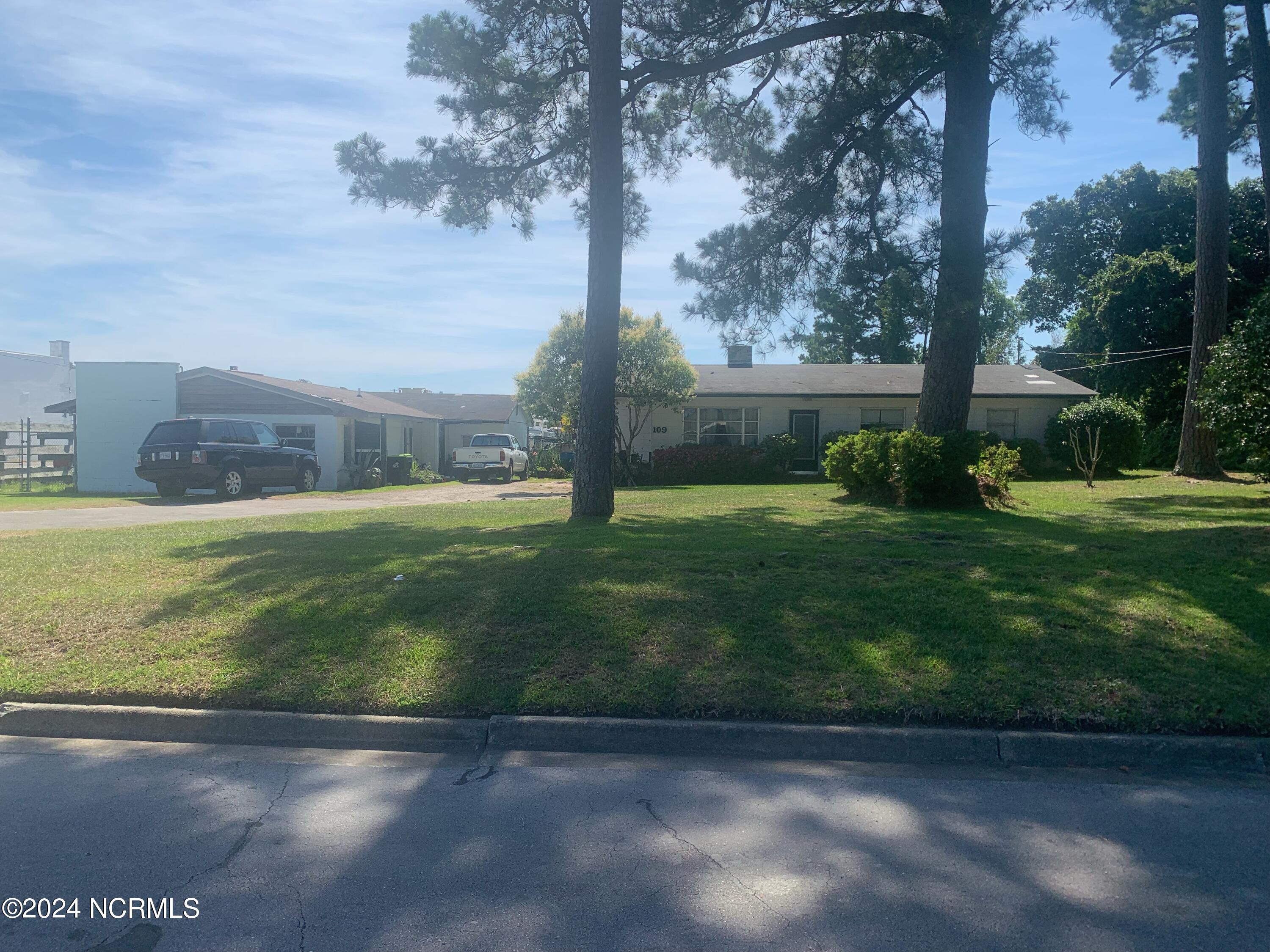 Rochelle Dr, Morehead City, NC 28557