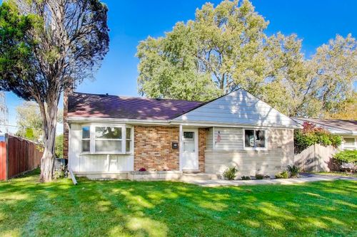 7332 Davis St, Morton Grove, IL, 60053-1703 | Card Image