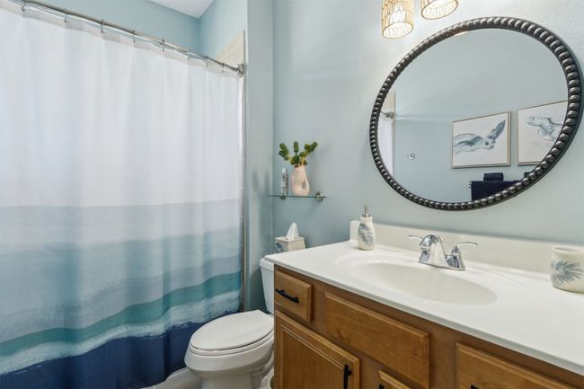 Conveniently located upstairs with modern fixtures and finishes. | Image 21