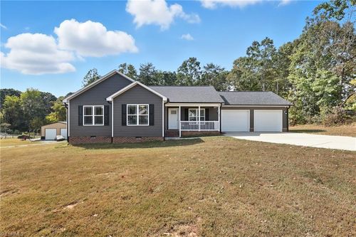 324 Carriage Trace Ln, Lexington, NC, 27295-5372 | Card Image