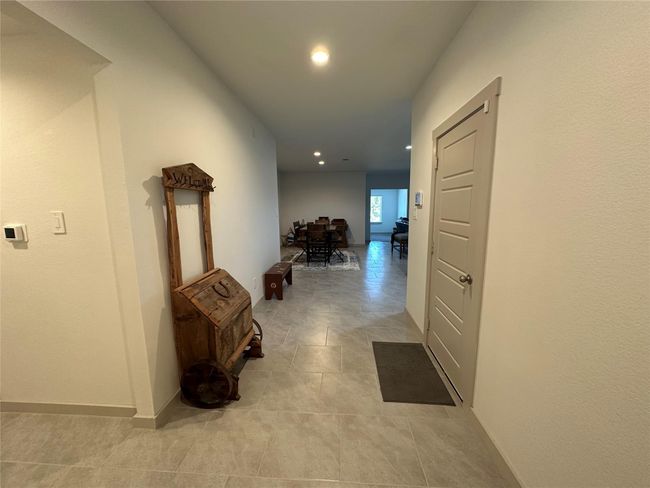 Main Hallway | Image 19