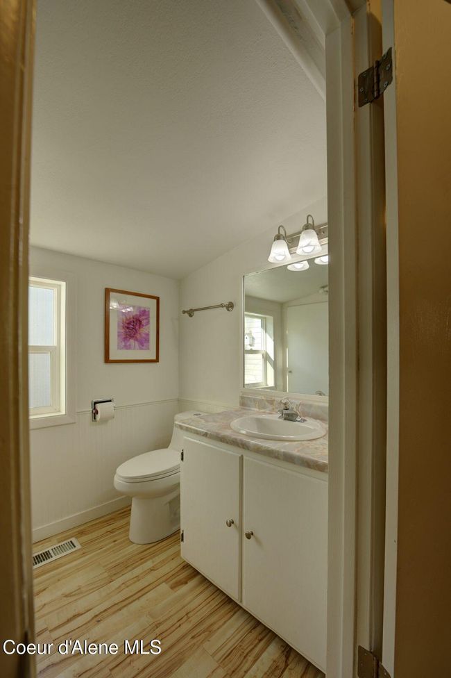 723 Pine St, House other with 2 bedrooms, 3 bathrooms and null parking in Sandpoint ID | Image 12