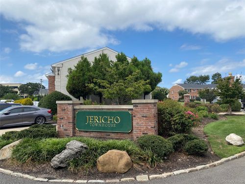 544 Dawson Ln, Jericho, NY, 11753-2556 | Card Image