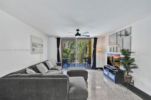 5306-19701 Country Club Dr, Aventura, FL, 33180-4806 | Card Image
