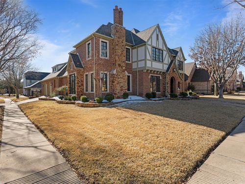 2114 Castle Creek Dr, Mansfield, TX, 76063-5330 | Card Image