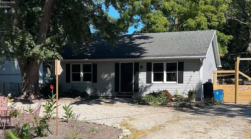 2011 Oakdale Ave, Oregon, OH, 43616-3735 | Card Image