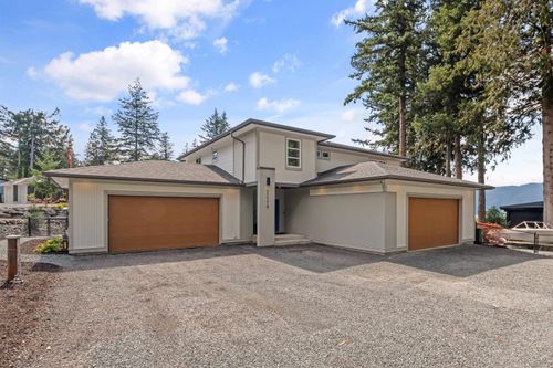 41779 Majuba Hill Road, House other with 5 bedrooms, 3 bathrooms and 12 parking in Yarrow BC | Card Image