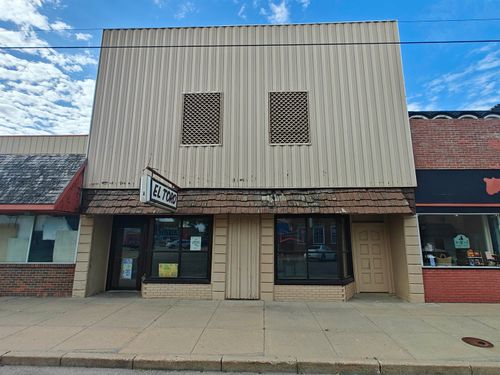 121 W 5th St, Newton, KS, 67114-2113 | Card Image