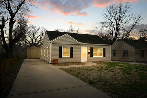 5117 Crest Dr, Kansas City, KS, 66106-3351 | Card Image