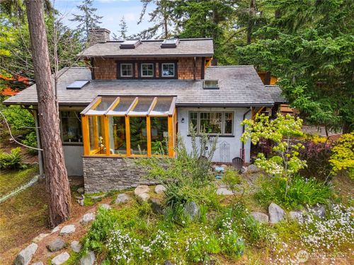 7488 Holiday Boulevard, Anacortes, WA, 98221 | Card Image