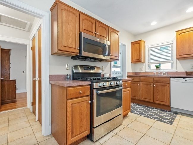 80-80 - 78 Elson Rd, Condo with 3 bedrooms, 1 bathrooms and 2 parking in Waltham MA | Image 7