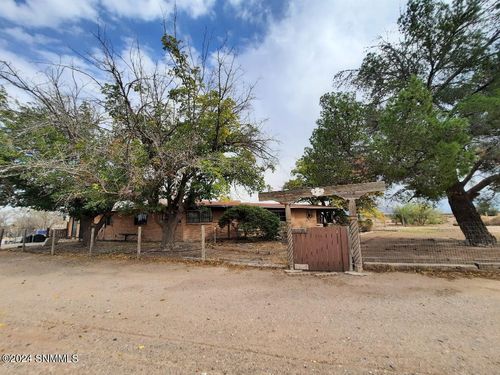 3216 Three Saints Rd, Anthony, NM, 88021-8935 | Card Image