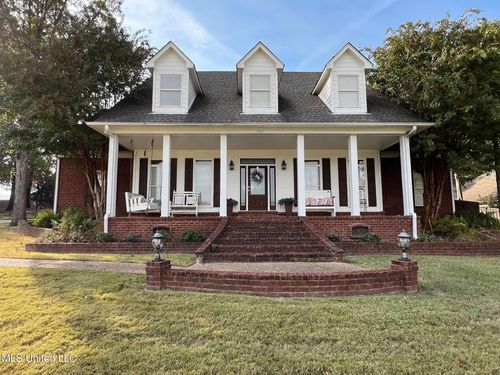 5137 Meadow Pointe Dr, Southaven, MS, 38672-6721 | Card Image