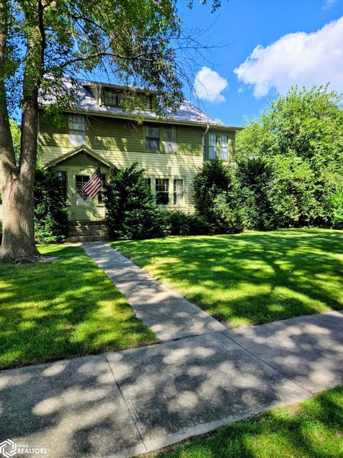 709 W Broadway St, Eagle Grove, IA, 50533-1612 | Card Image