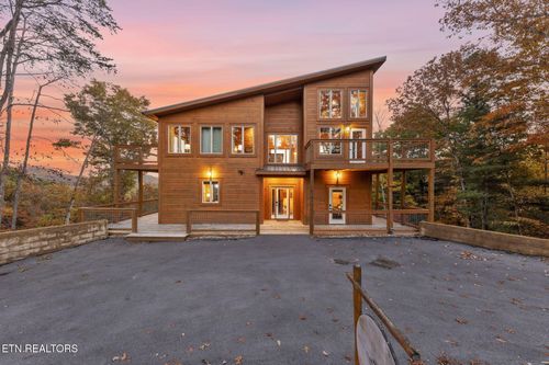 4164 Chamberlain Ln, Sevierville, TN, 37862-8158 | Card Image