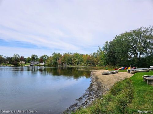 44-12493 Cambridge Blvd, South Lyon, MI, 48178-8514 | Card Image
