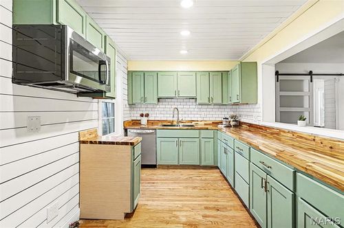 49 Fernridge Ave, Valley Park, MO, 63088-1612 | Card Image