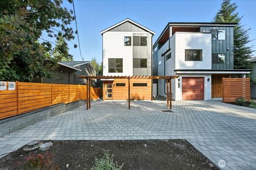 7522 31st Ave Ne, Seattle, WA, 98115-4702 | Card Image