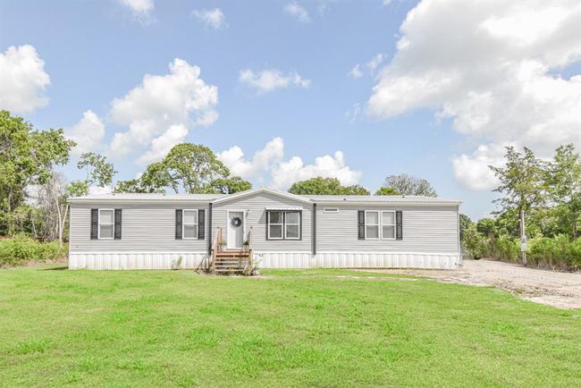 5624 Wickwillow Ln, House other with 3 bedrooms, 2 bathrooms and null parking in Alvin TX | Image 4
