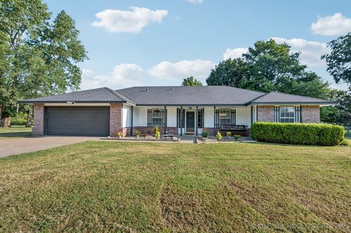 9305 E Cherry Ln, Claremore, OK, 74019-0842 | Card Image