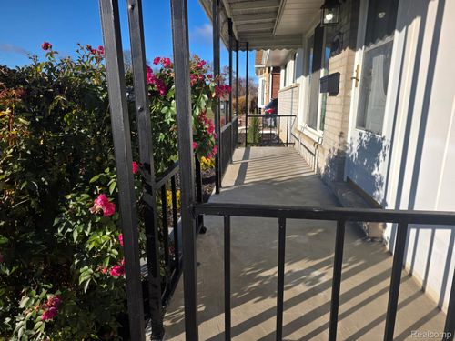 33620 Rosslyn Ave, Garden City, MI, 48135-1067 | Card Image