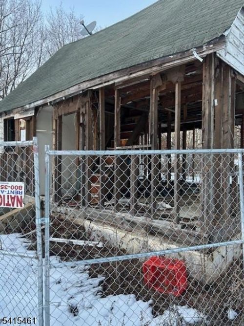 225 Woodville Rd, Millstone Twp, NJ, 08535-8121 | Card Image