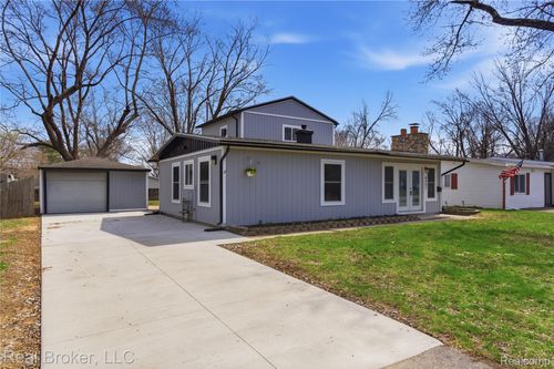 6351 Beth, Brighton, MI, 48116-2103 | Card Image