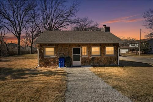 2127 Orchard Ln, Lawrence, KS, 66049-2705 | Card Image