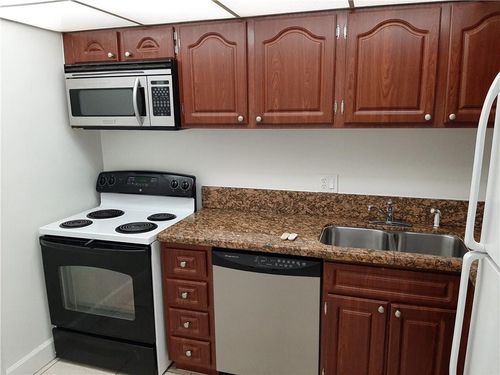 apt-3q-3650 Inverrary Dr, Lauderhill, FL, 33319-5935 | Card Image