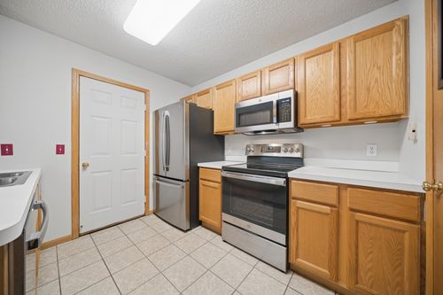 2306-1825 Southcross Dr W, Burnsville, MN, 55306-7976 | Card Image