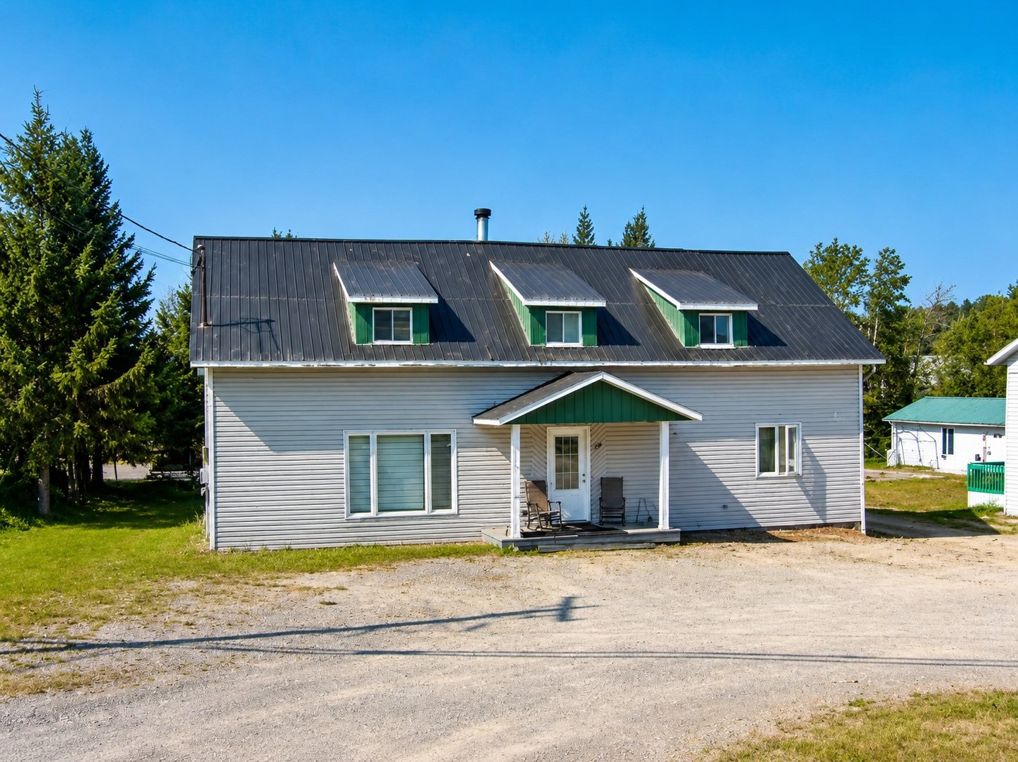 Residential in Lac-des-Aigles 3