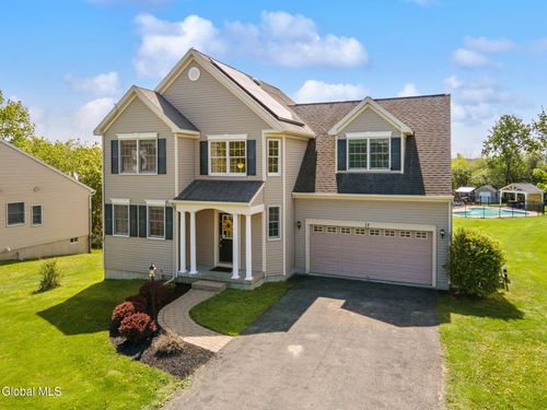 17 Hilltop Dr, Cohoes, NY, 12047-3905 | Card Image