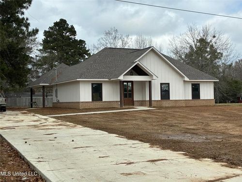 529 Fairlawn Trl Ne, Brookhaven, MS, 39601-8644 | Card Image